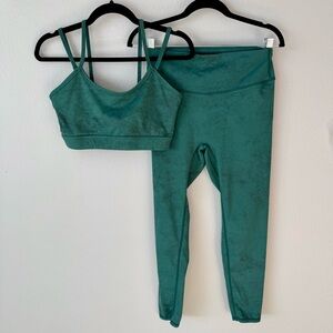 🌷Phtalo Green Marbled Activewear Set |
Strappy Sports Bra & Leggings NWOT